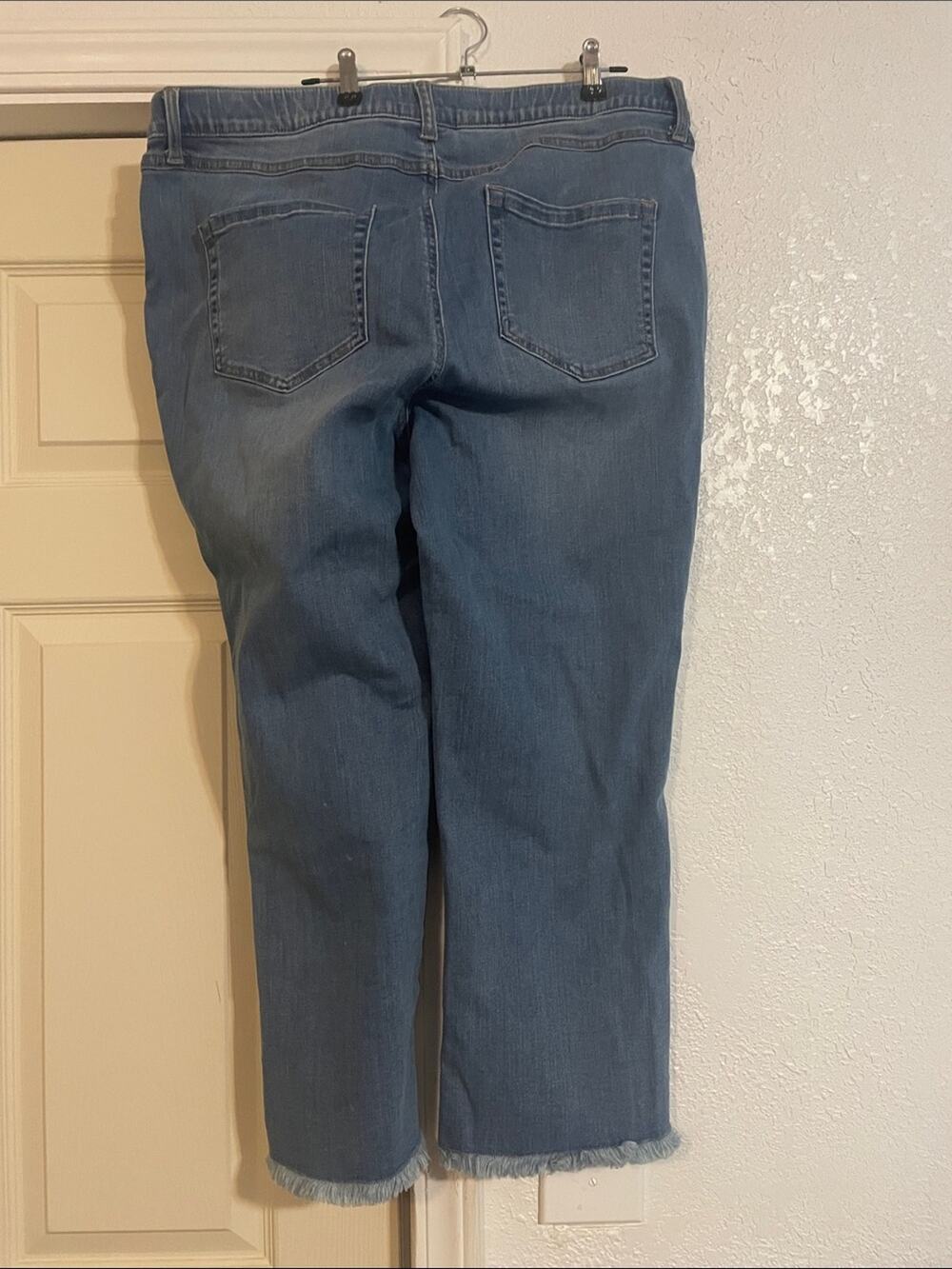 Denim & Co.  Women’s Light Blue Cropped Ankle Jeans Size 18 NWOT